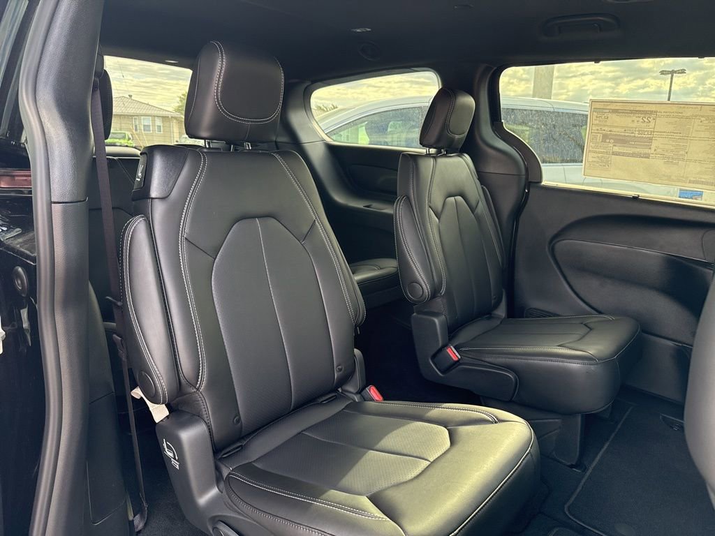 New 2026 Chrysler Pacifica Select image 27