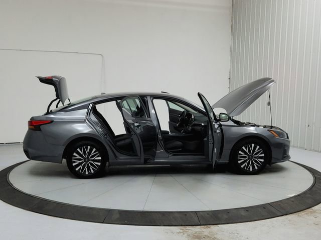 Used 2025 Nissan Altima 2.5 SV image 16