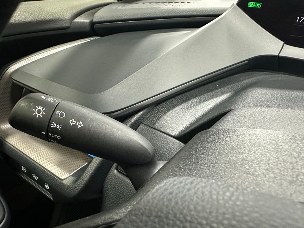 Used 2025 Toyota Prius XLE image 20