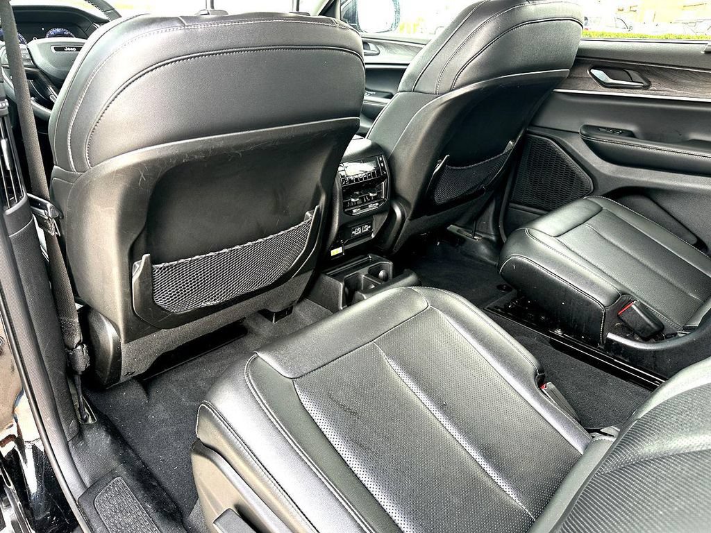 Used 2023 Jeep Grand Cherokee L Limited w/ Luxury Tech Group II RWD image 17