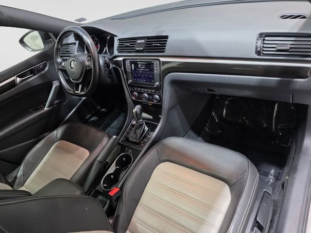 Used 2018 Volkswagen Passat 3.6 FWD image 35