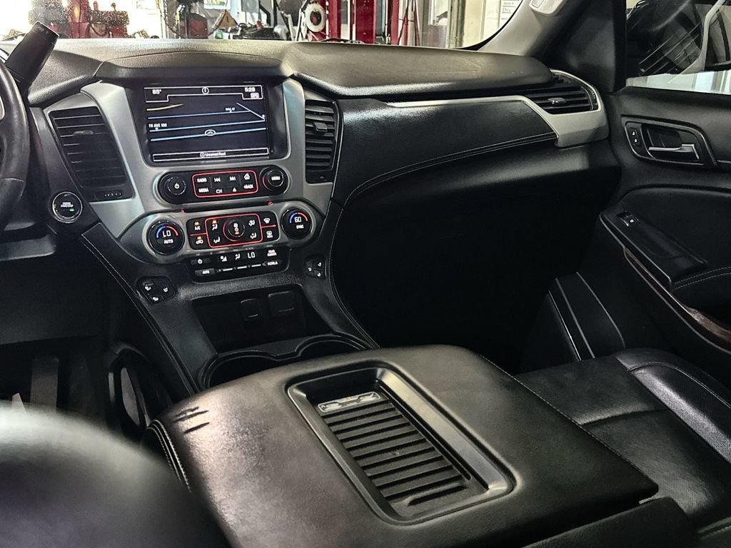 Used 2016 GMC Yukon XL SLT w/ Open Road Package AWD/4WD image 27