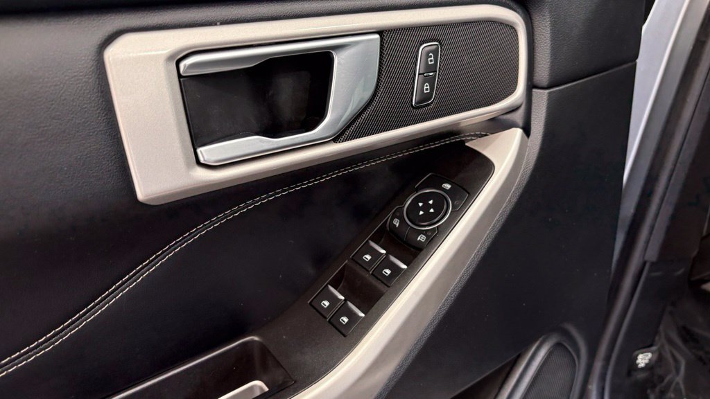 Used 2022 Ford Explorer XLT AWD/4WD image 18