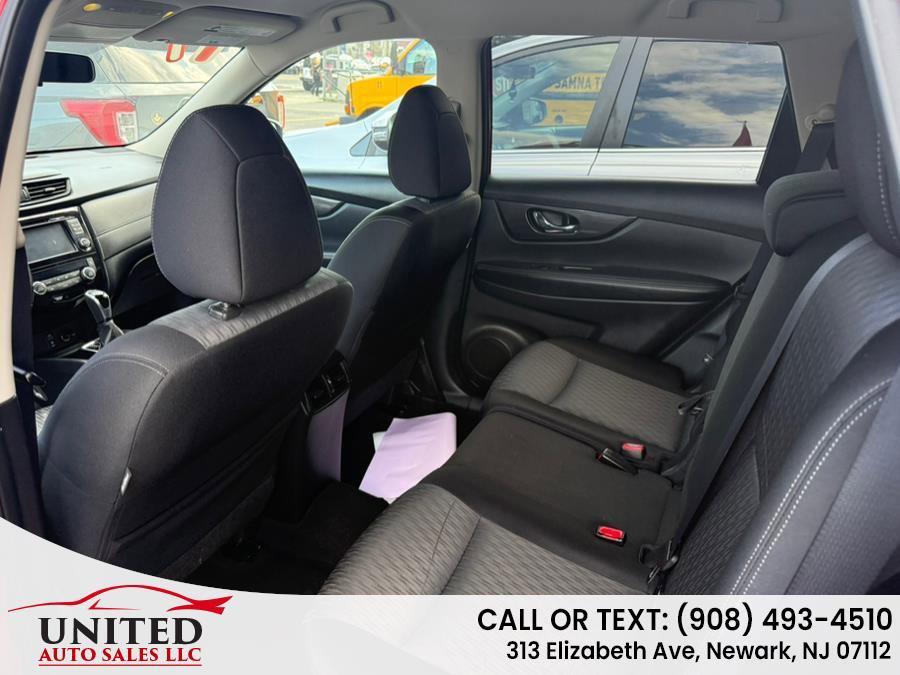 Used 2017 Nissan Rogue SV w/ SV Premium Package image 9
