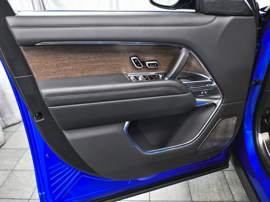 Used 2024 Land Rover Range Rover Autobiography image 9