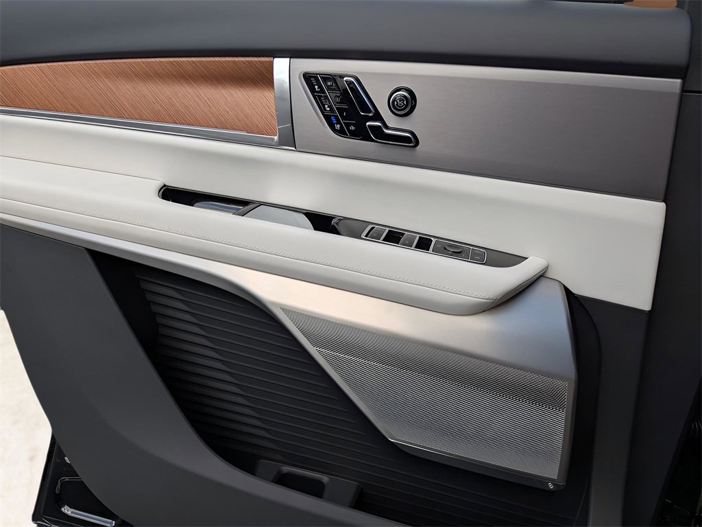 New 2026 Cadillac Vistiq Luxury image 11