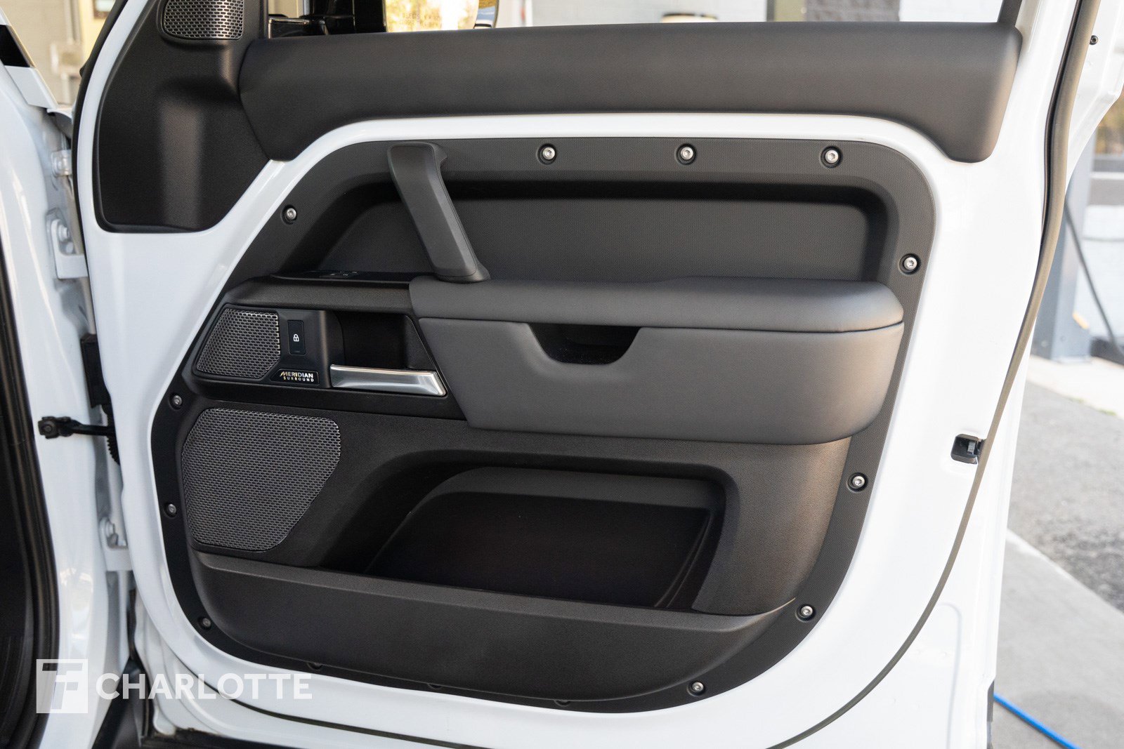 Used 2023 Land Rover Defender 110 V8 image 28