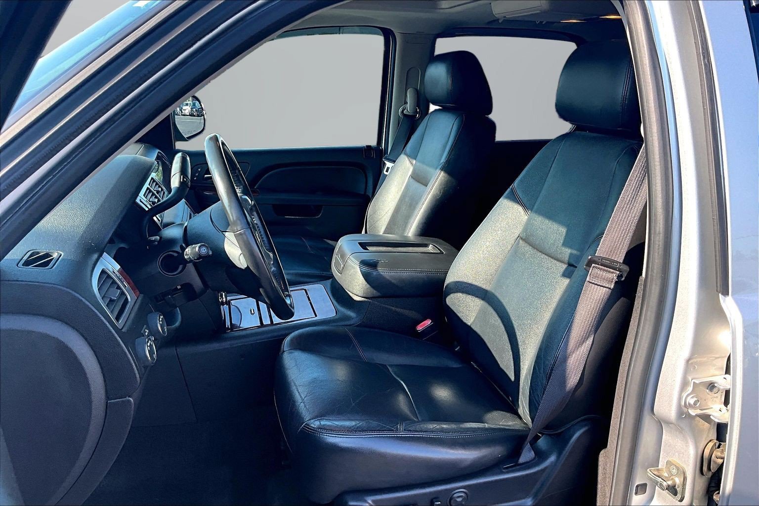 Used 2014 Chevrolet Tahoe LTZ AWD/4WD image 16