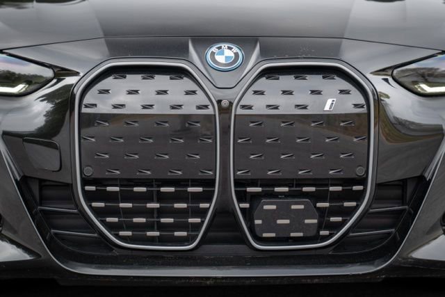 Used 2023 BMW i4 eDrive40 w/ M Sport Package image 18