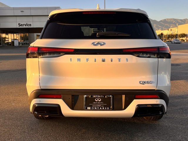 Certified 2025 INFINITI QX60 Luxe w/ Vision Package image 6
