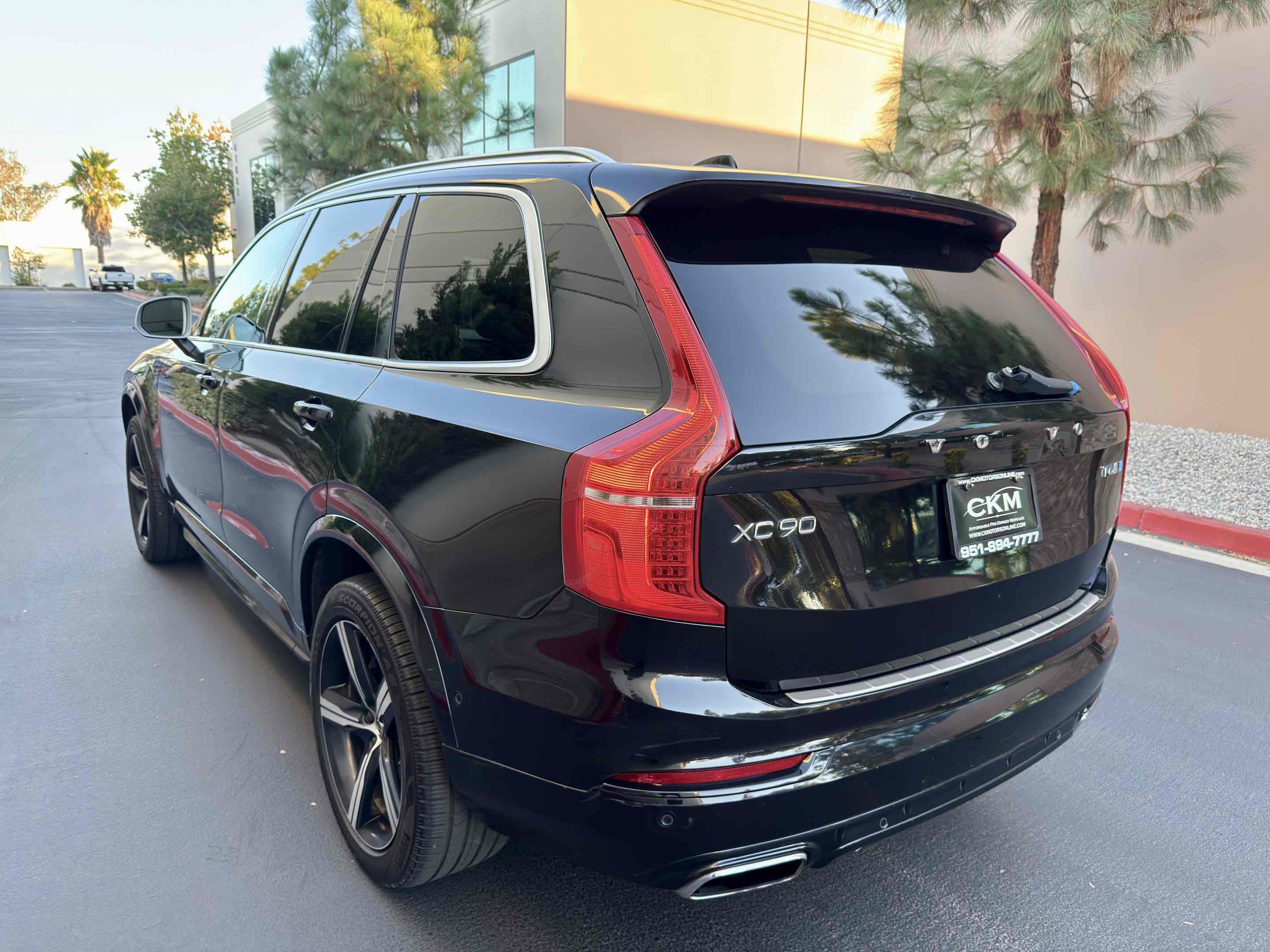 Used 2016 Volvo XC90 T6 R-Design w/ Vision Package image 11