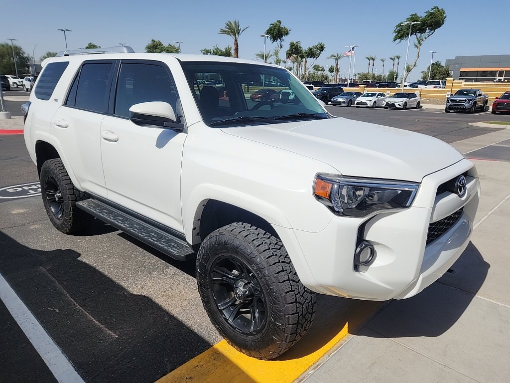 Used 2016 Toyota 4Runner SR5 AWD/4WD image 3