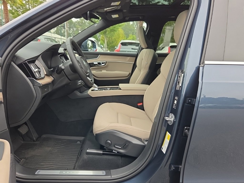 New 2026 Volvo XC90 B5 Core w/ Protection Package image 4