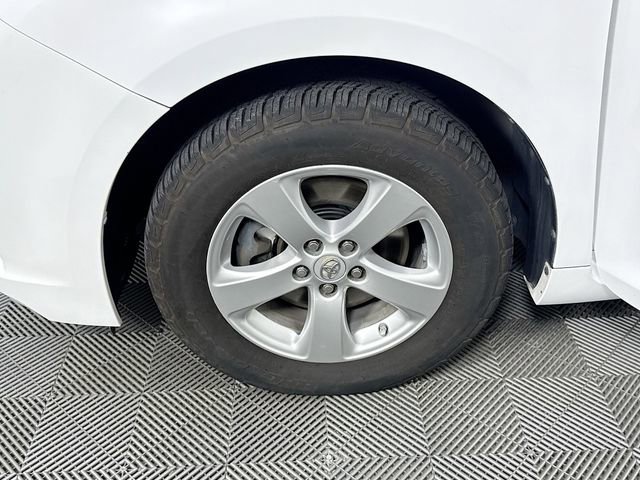 Used 2011 Toyota Sienna LE image 4