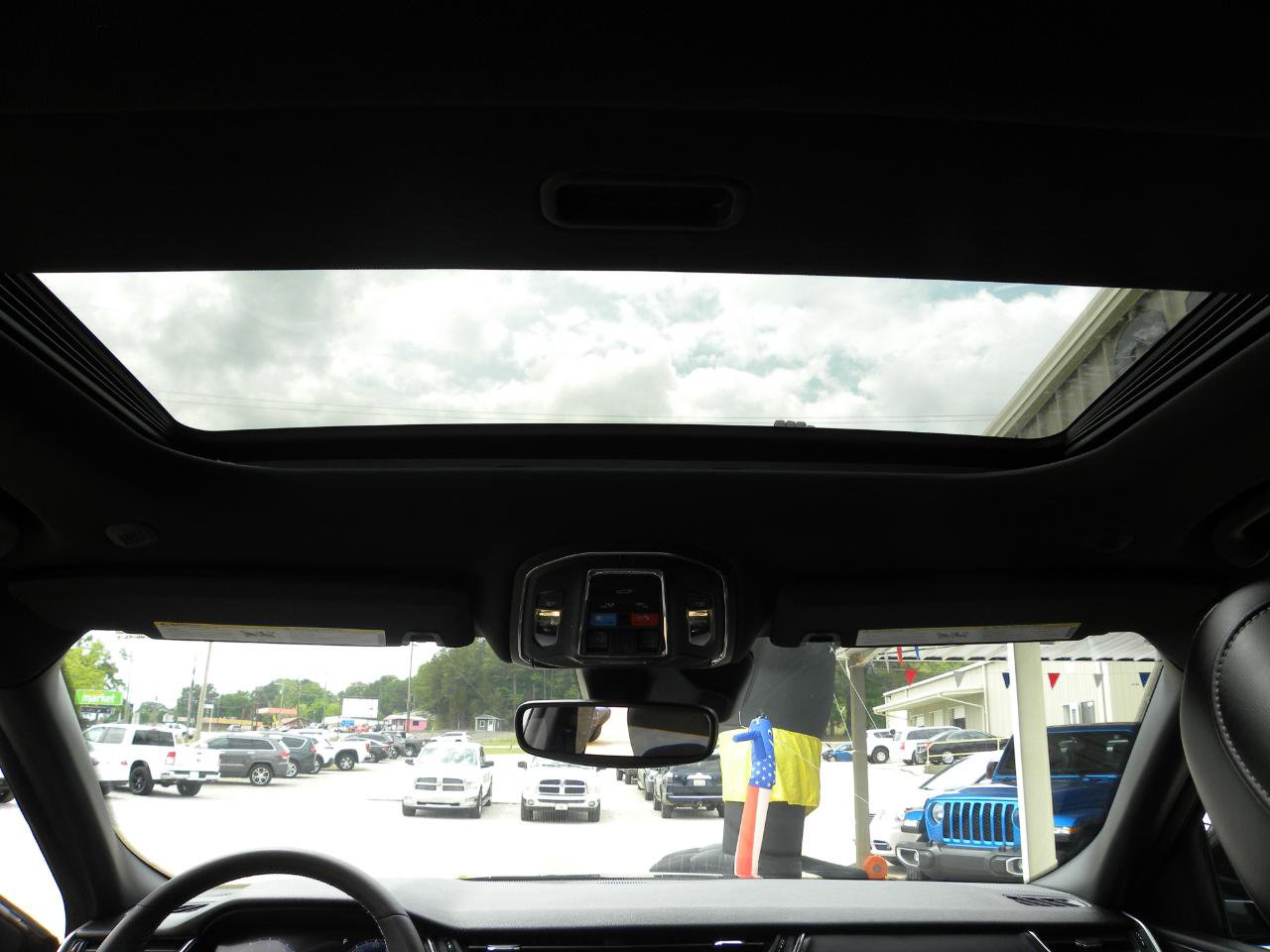 Used 2024 Jeep Grand Cherokee Altitude AWD/4WD image 13
