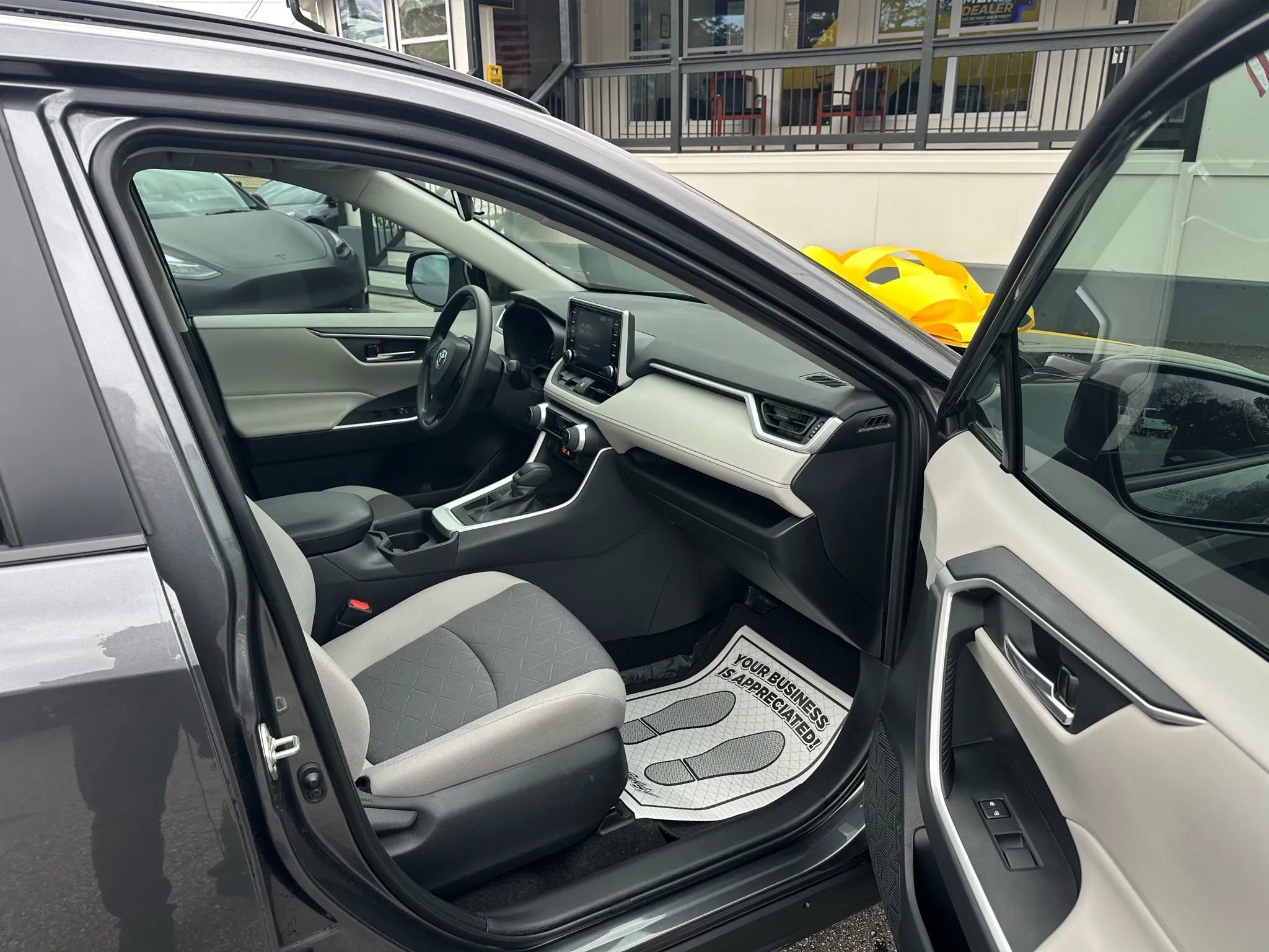 Used 2019 Toyota RAV4 XLE w/ Convenience Package image 12