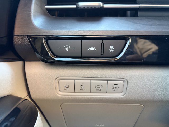 Certified 2024 Kia Carnival EX FWD image 16