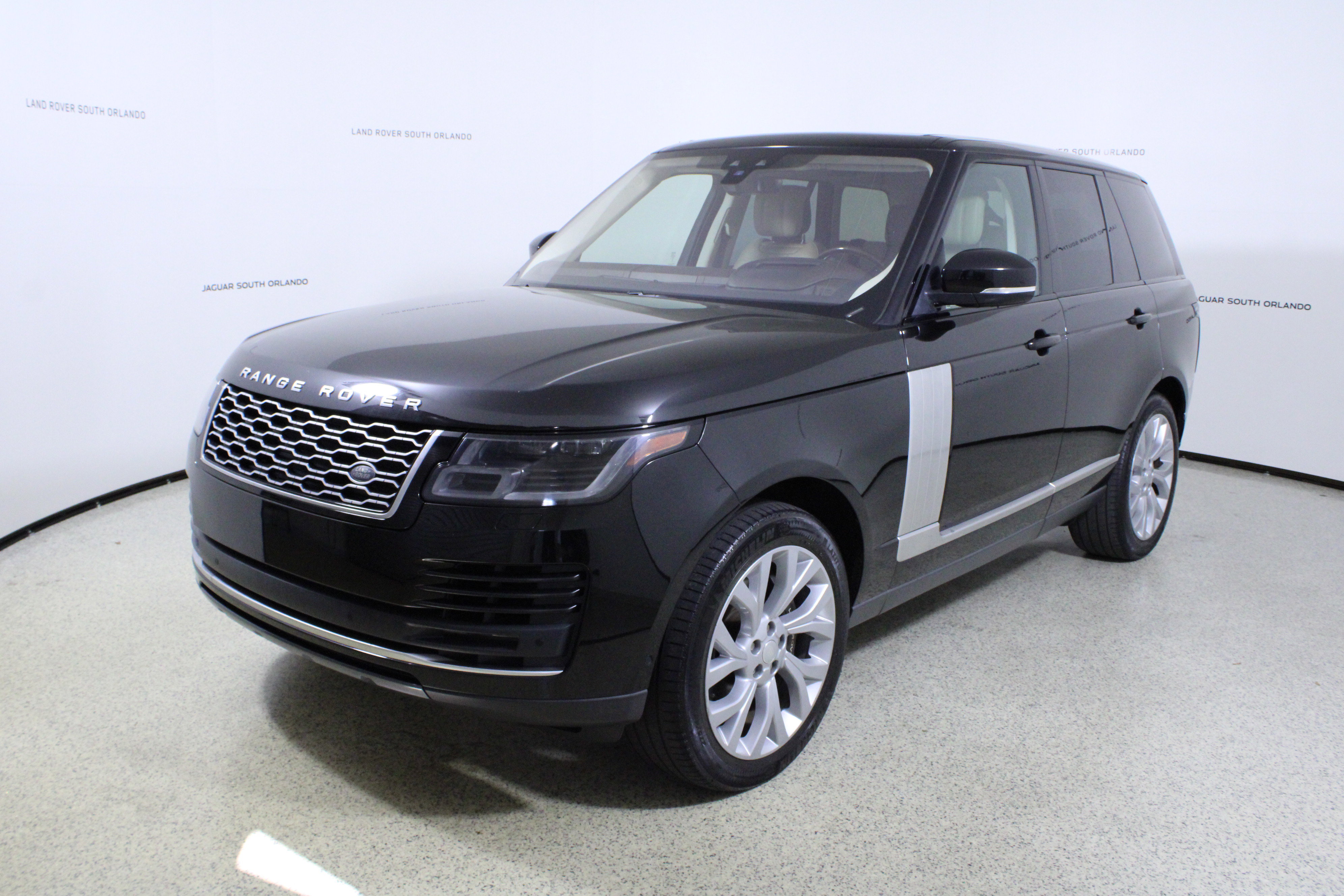 Used 2021 Land Rover Range Rover Westminster Edition image 4