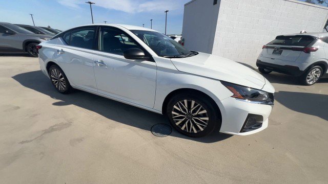 Used 2025 Nissan Altima 2.5 SV image 2
