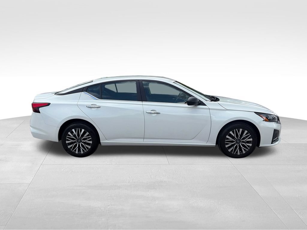 Used 2024 Nissan Altima 2.5 SV AWD/4WD image 7