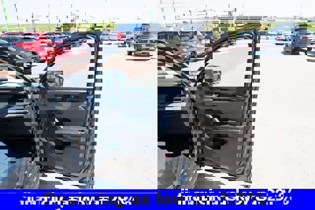 New 2025 Volkswagen Tiguan SE image 14