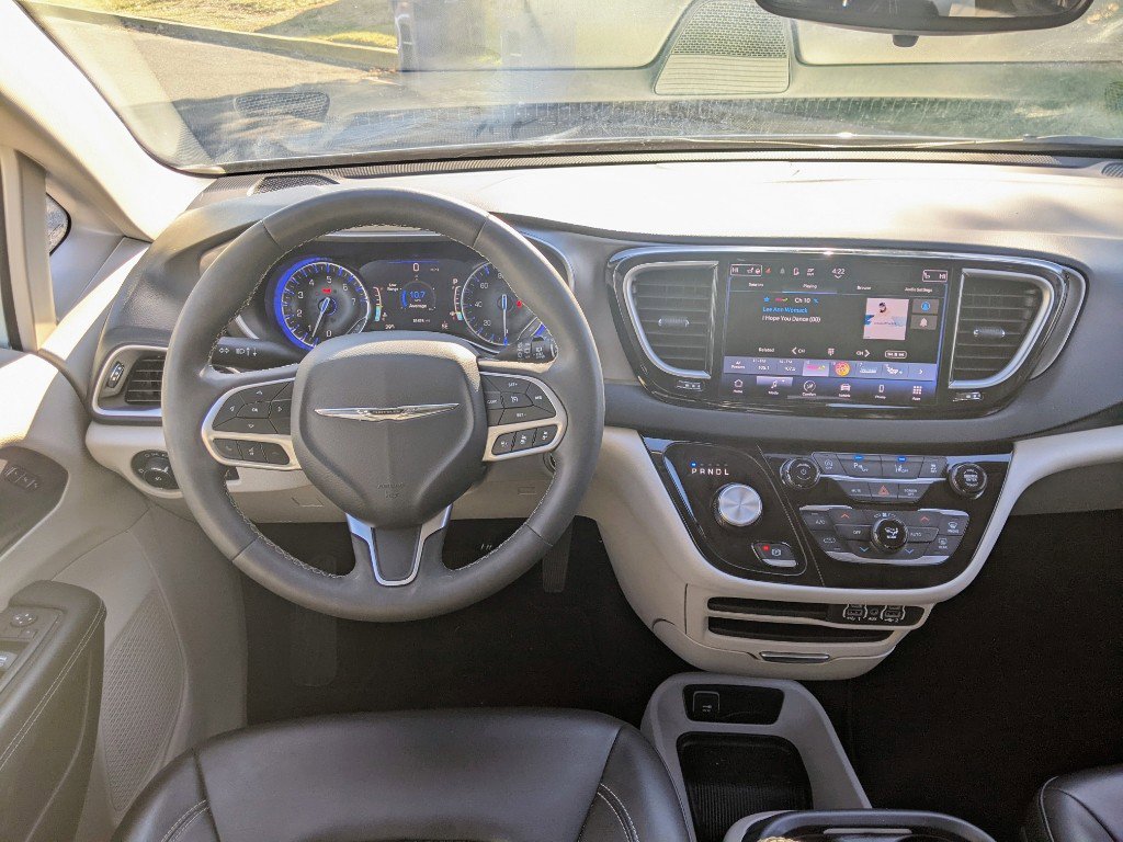 Used 2023 Chrysler Pacifica Touring-L image 22