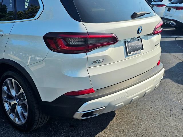 Used 2023 BMW X5 xDrive45e w/ Parking Assistance Package AWD/4WD image 16