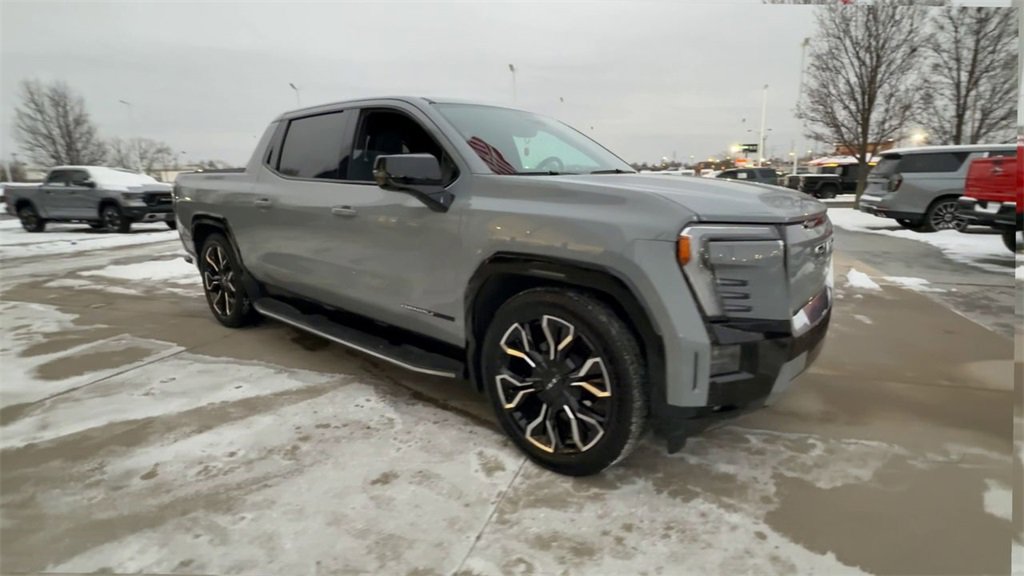 Used 2024 GMC Sierra EV Denali image 2