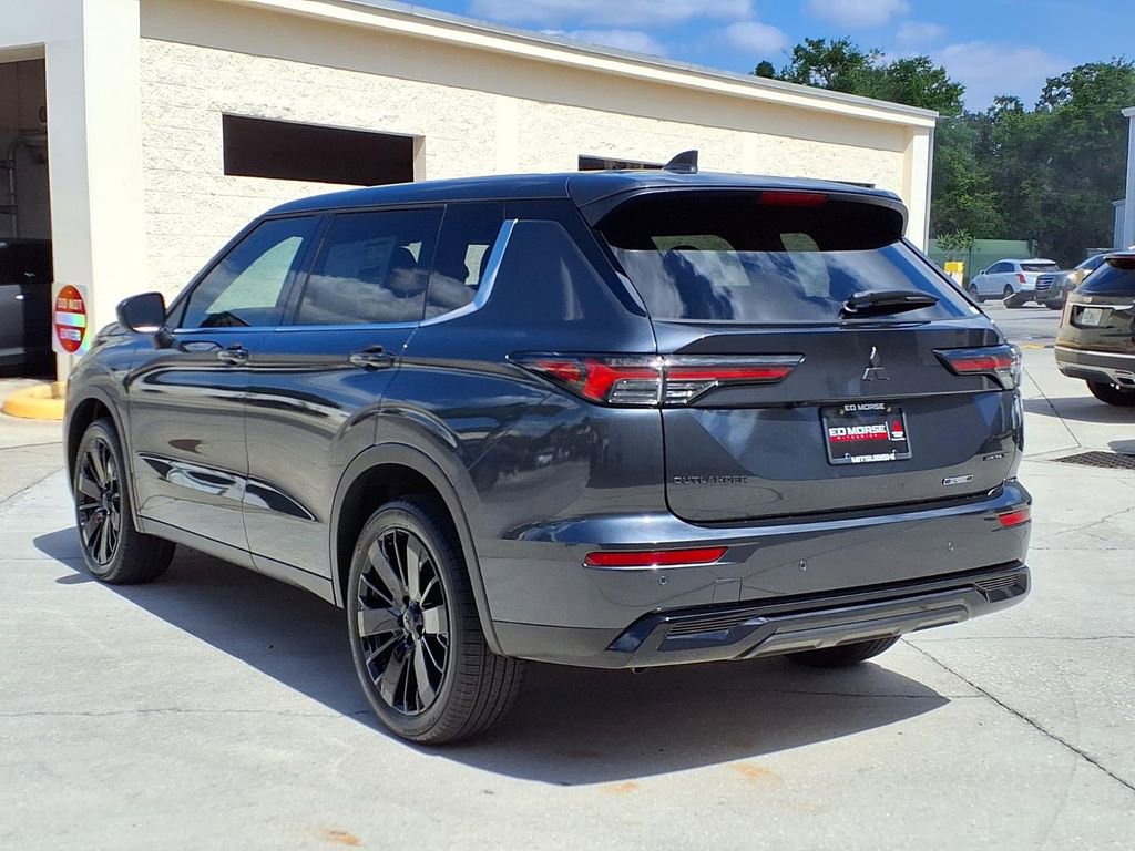 Used 2026 Mitsubishi Outlander LE FWD image 3