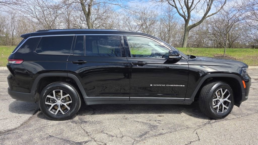 Used 2023 Jeep Grand Cherokee L Limited w/ Luxury Tech Group II image 32