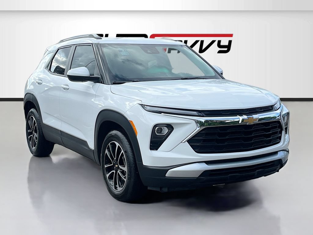 Used 2025 Chevrolet TrailBlazer LT w/ LT Cold Weather Package FWD image 1