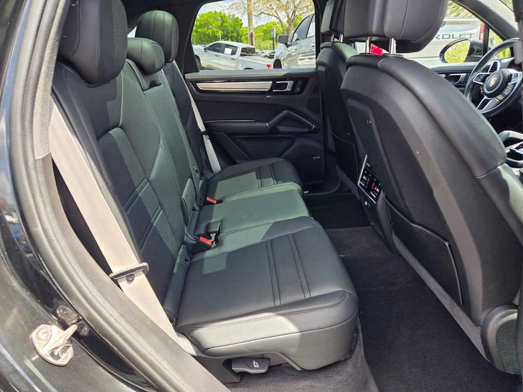 Used 2023 Porsche Cayenne S Platinum AWD/4WD image 13