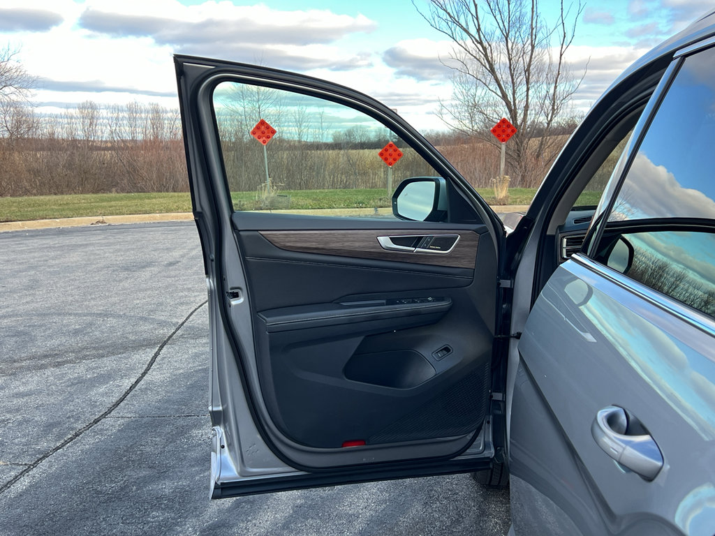 Used 2024 Volkswagen Atlas SEL Premium R-Line image 10