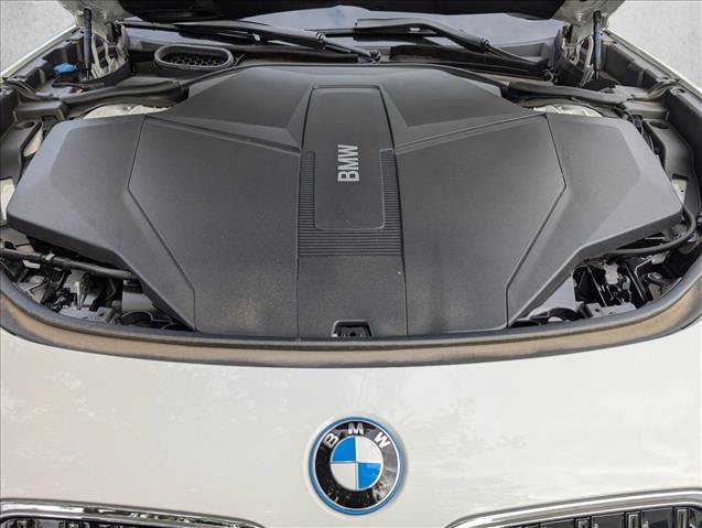 Certified 2025 BMW i7 eDrive50 w/ Premium Package RWD image 19