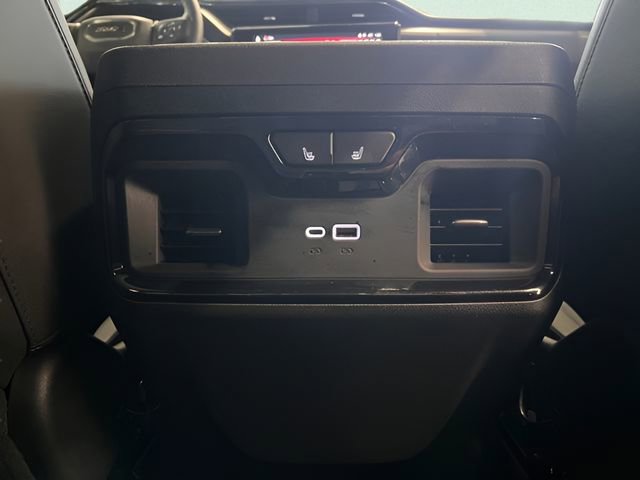 Used 2023 GMC Sierra 1500 AT4 w/ Technology Package AWD/4WD image 10