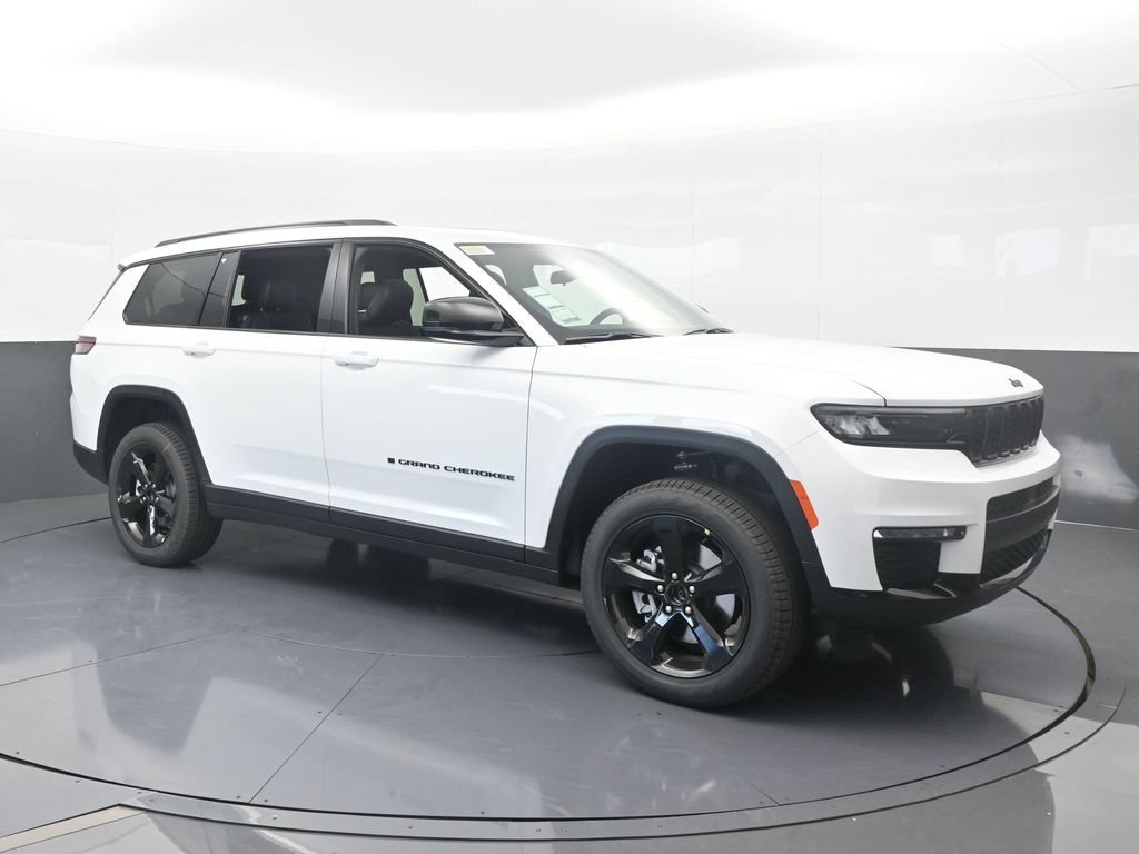 Used 2025 Jeep Grand Cherokee L Limited w/ Black Appearance Package AWD/4WD image 8
