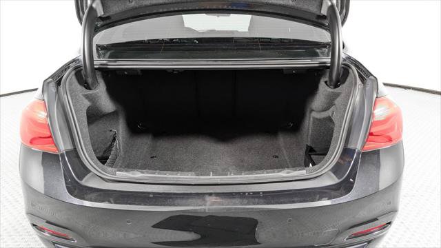 Used 2017 BMW 330i xDrive Sedan AWD/4WD image 18
