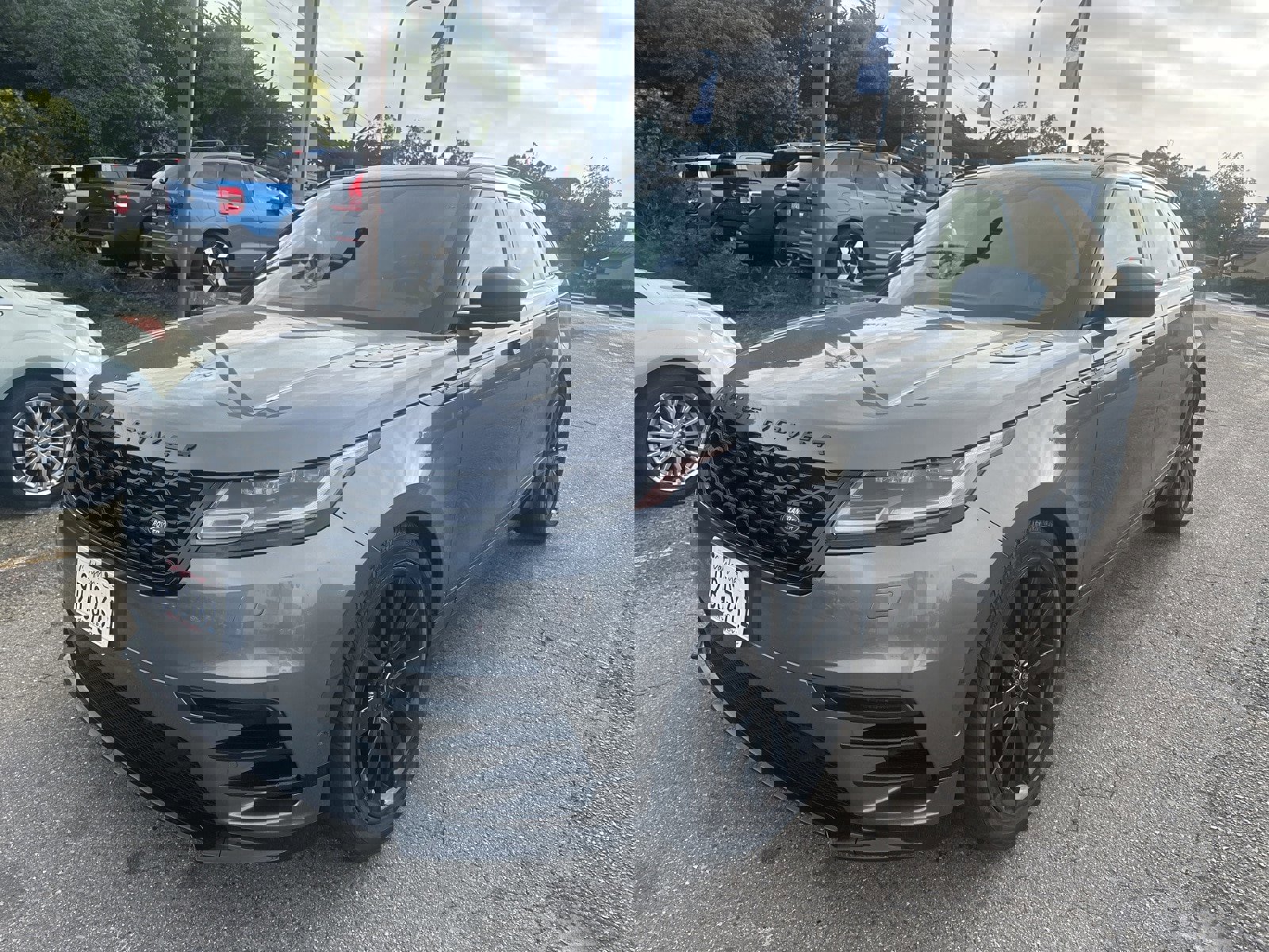 Used 2019 Land Rover Range Rover Velar R-Dynamic HSE image 3