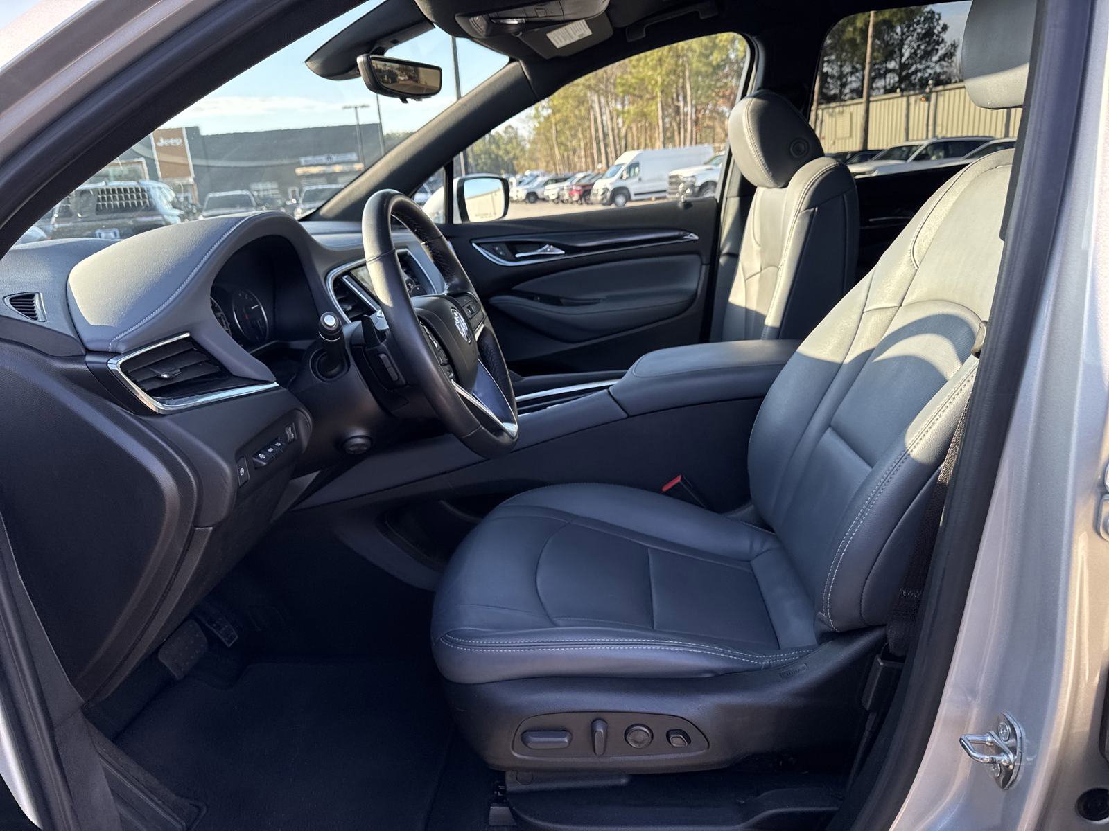 Used 2022 Buick Enclave Premium image 12