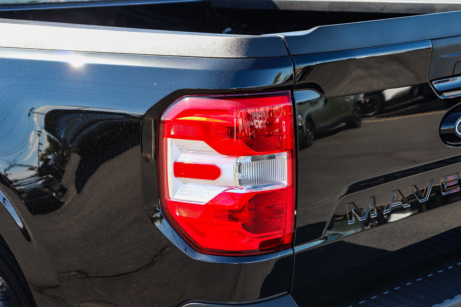 New 2026 Ford Maverick XLT w/ XLT Luxury Package FWD image 8