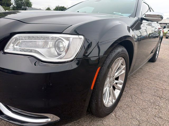 Used 2015 Chrysler 300 C RWD image 11