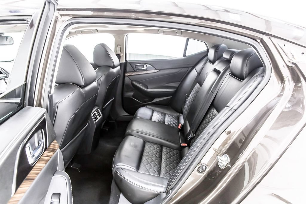 Used 2017 Nissan Maxima Platinum w/ Medallion Package FWD image 28