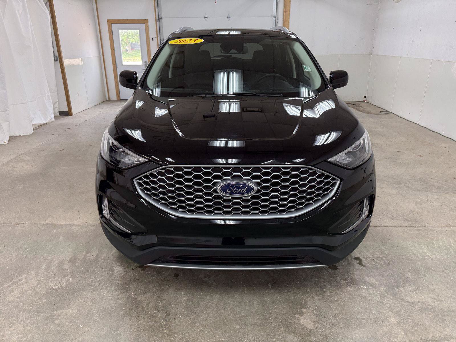 Used 2023 Ford Edge SEL w/ Convenience Package AWD/4WD image 3