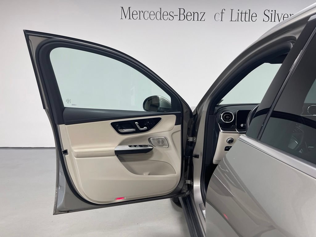 Used 2023 Mercedes-Benz GLC 300 4MATIC image 17