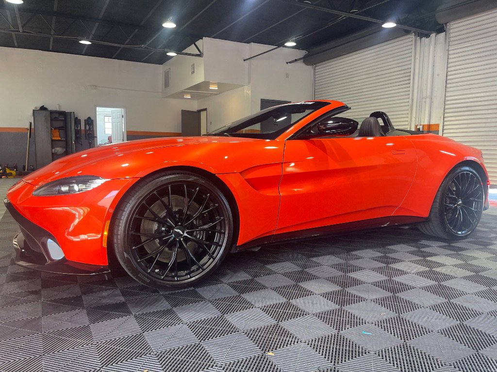 Used 2023 Aston Martin V8 Vantage Roadster image 7