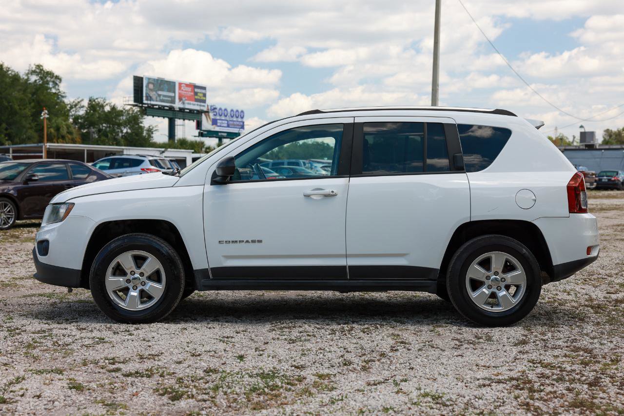 Used 2015 Jeep Compass Sport w/ Power Value Group FWD image 3