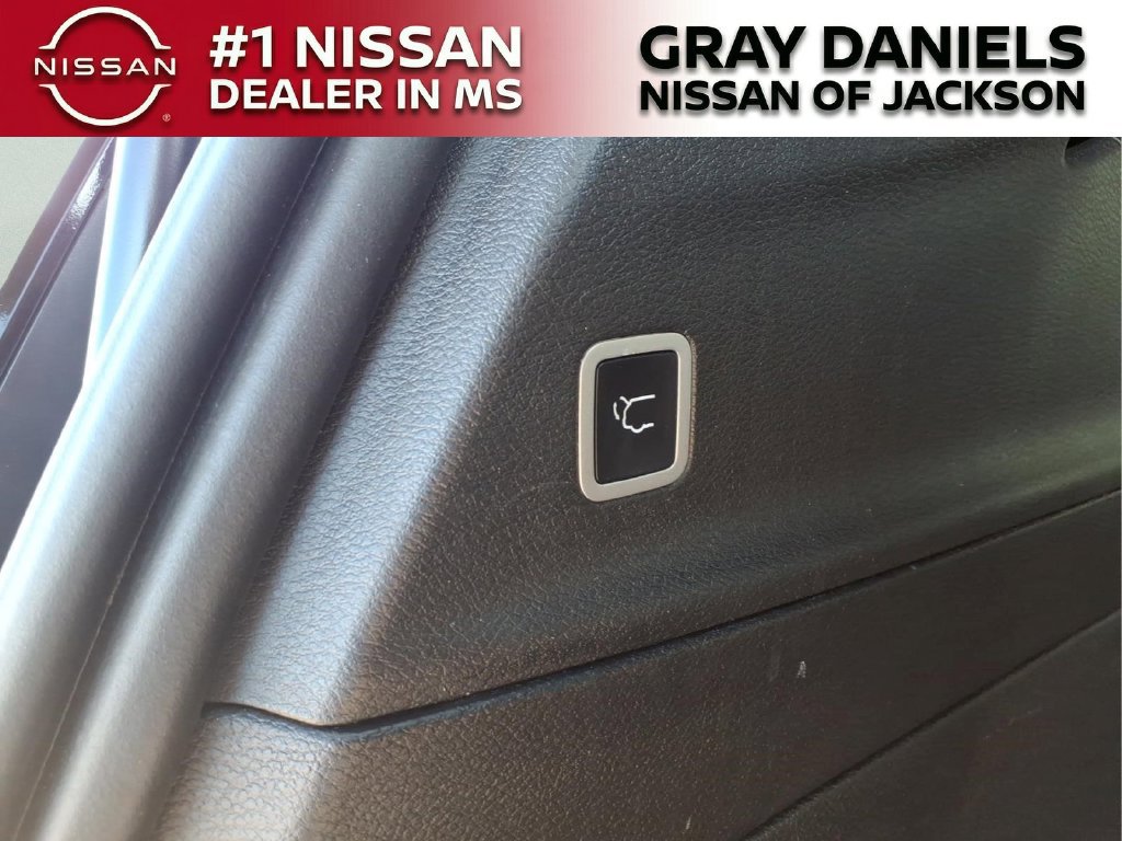 Used 2025 Chrysler Pacifica Select FWD image 9