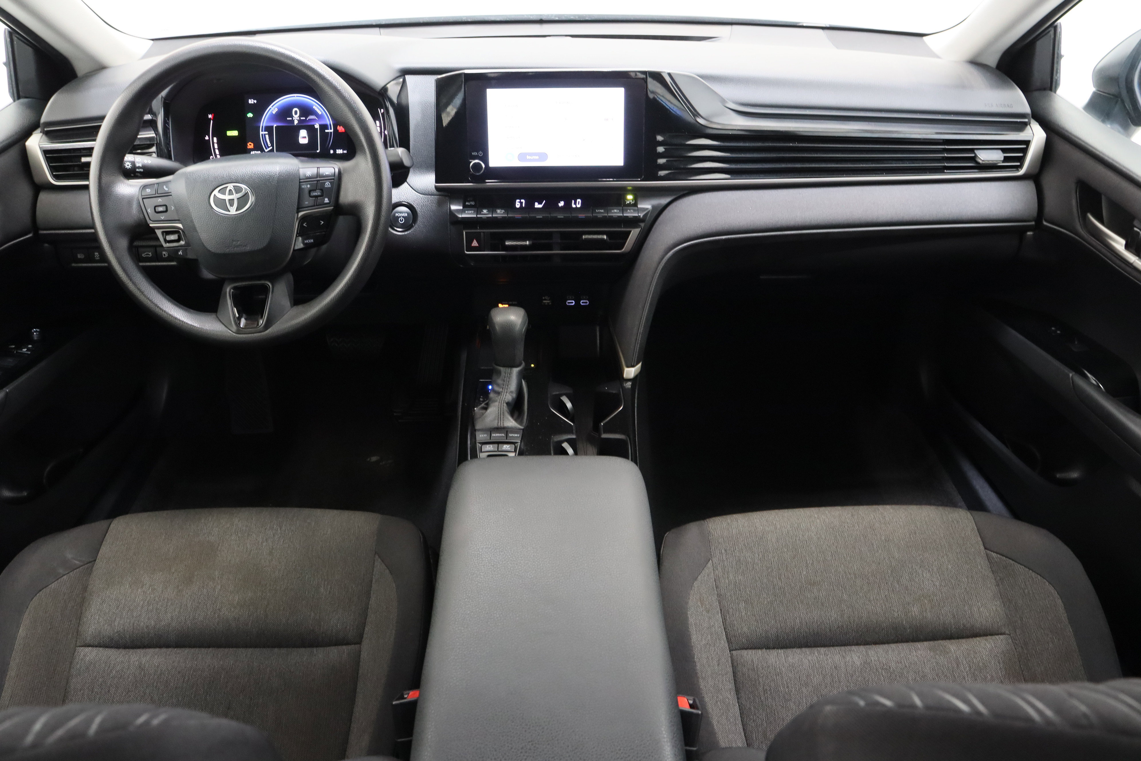 Used 2025 Toyota Camry LE FWD image 29
