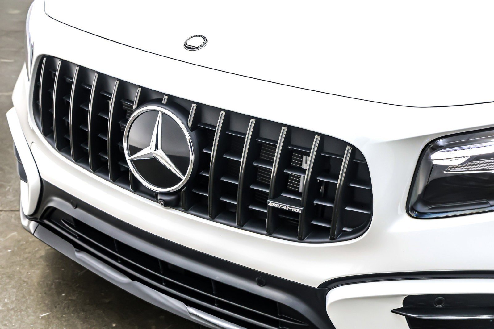 Used 2025 Mercedes-Benz GLB 35 AMG 4MATIC image 14