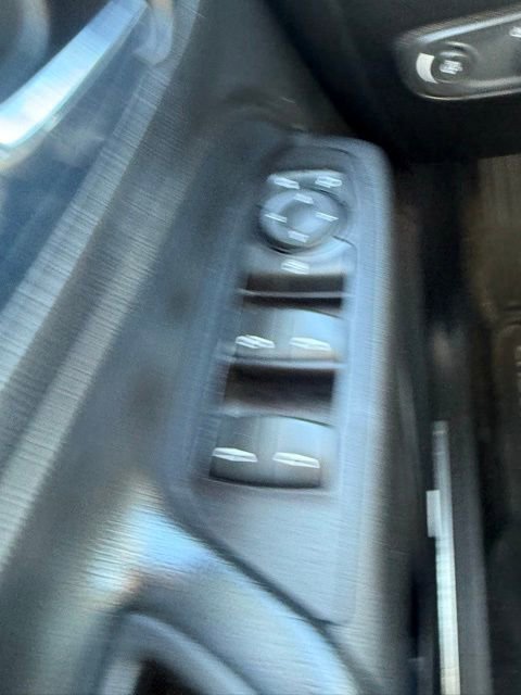 Used 2018 Chevrolet Equinox Premier image 18